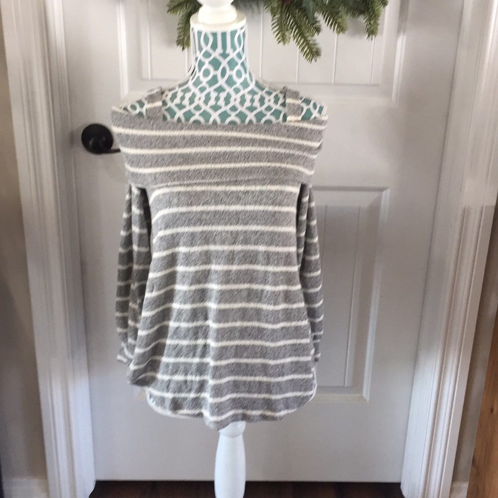 Cold shoulder sweater NWT